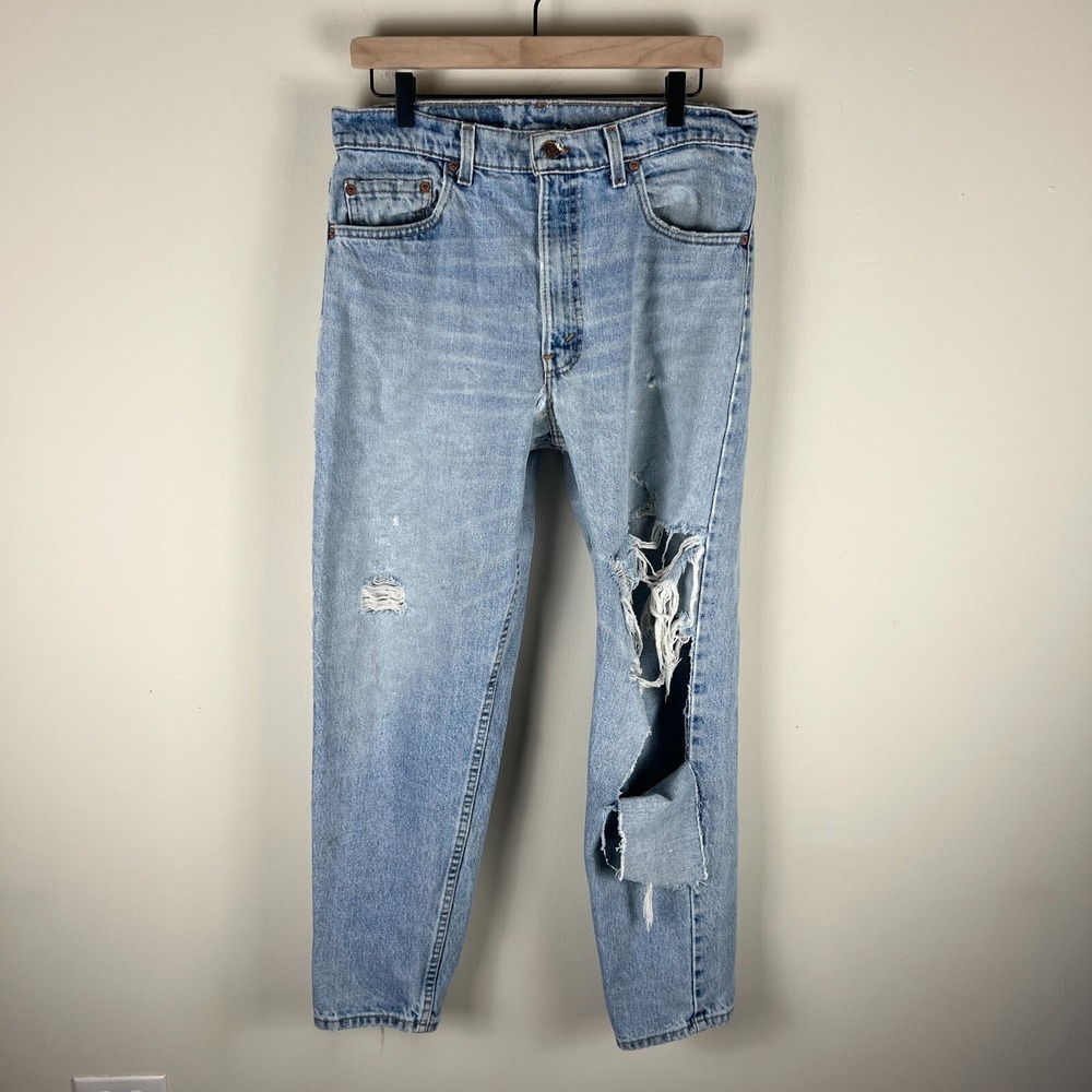 Vintage Levi's 550 Relaxed Fit Tapered Leg Light Wash Jeans 34x30 Fit 32x30‎